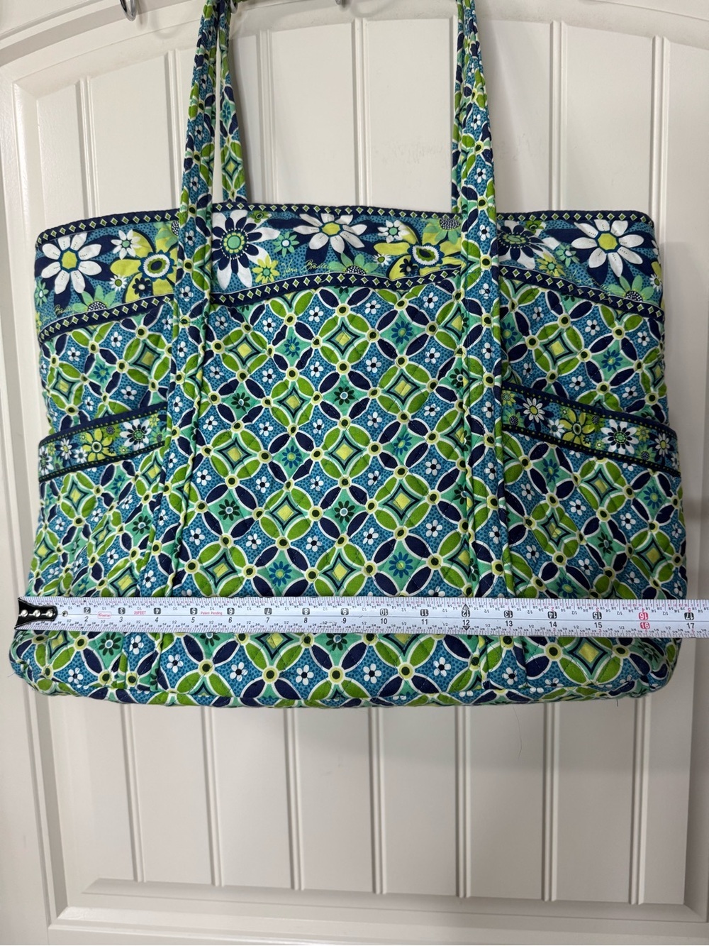 VERA BRADLEY 💚 Large Duffel Travel, Diaper Bag, Green Paisley Pattern 13x17” - Picture 5 of 15